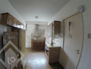 Image 7 - 884557