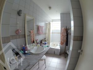 Image 12 - 884557