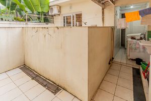 Image 37 - 884560