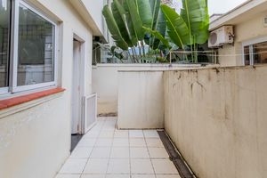 Image 36 - 884560