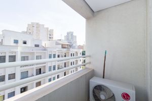 Image 3 - 884565