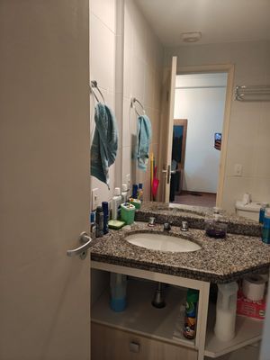 Image 4 - 884565
