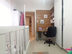 Image 11 - 884570
