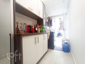 Image 19 - 884570