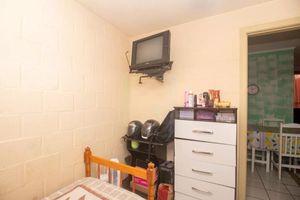 Image 8 - 884574