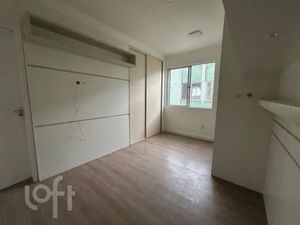 Image 4 - 884576