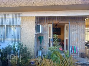 Image 8 - 884579