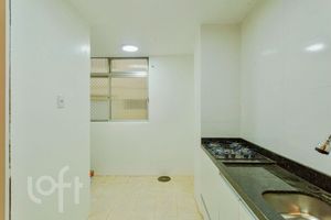 Image 6 - 884580