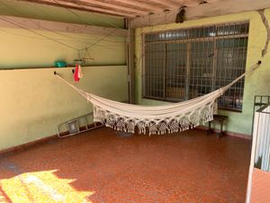 Image 16 - 884582