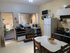 Image 8 - 884582