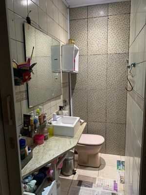 Image 6 - 884586