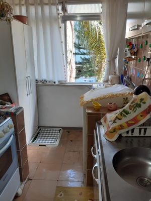 Image 10 - 884590