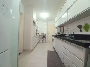 Image 18 - 884595