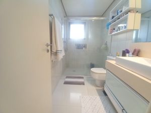 Image 11 - 884595