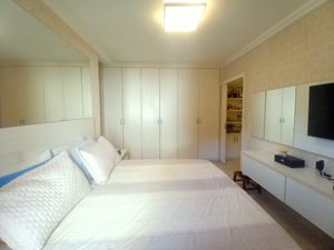 Image 8 - 884595