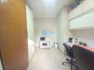 Image 20 - 884595