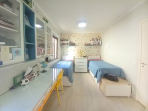 Image 21 - 884595