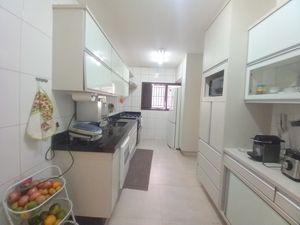 Image 9 - 884595