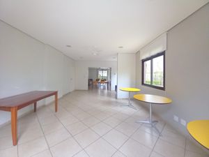 Image 42 - 884595