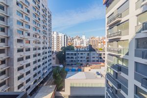 Image 17 - 884613