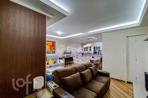 Image 4 - 884619