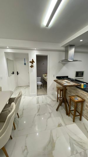 Image 4 - 884620