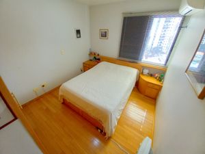 Image 18 - 884621