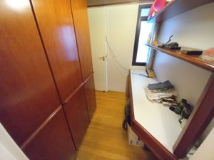 Image 16 - 884621