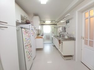 Image 21 - 884621