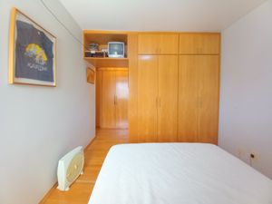 Image 19 - 884621