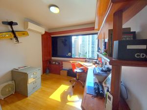 Image 13 - 884621