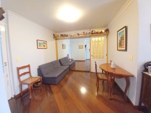 Image 8 - 884621