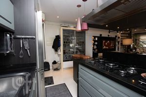 Image 8 - 884623