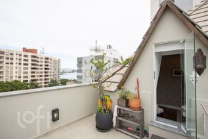 Image 24 - 884623