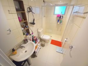 Image 14 - 884624
