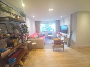 Image 1 - 884624