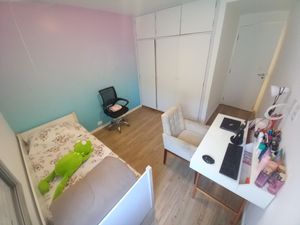 Image 8 - 884624
