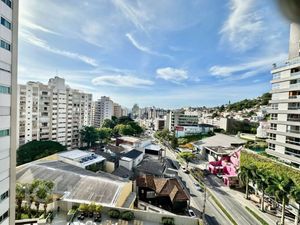 Image 11 - 884625