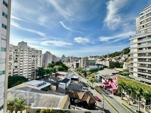 Image 16 - 884625
