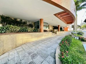 Image 23 - 884625