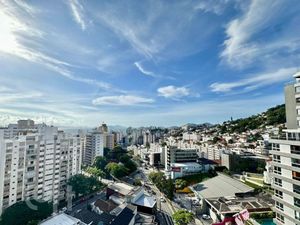 Image 28 - 884625