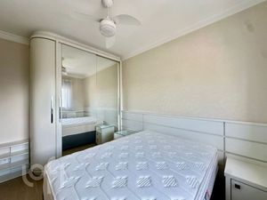 Image 19 - 884625