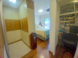 Image 18 - 884626
