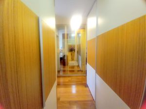 Image 20 - 884626