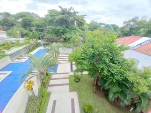 Image 4 - 884626