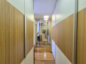 Image 24 - 884626