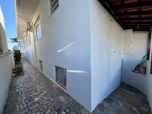 Image 17 - 884627