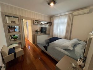 Image 16 - 884627