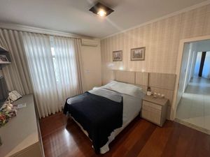 Image 15 - 884627