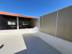 Image 35 - 884627